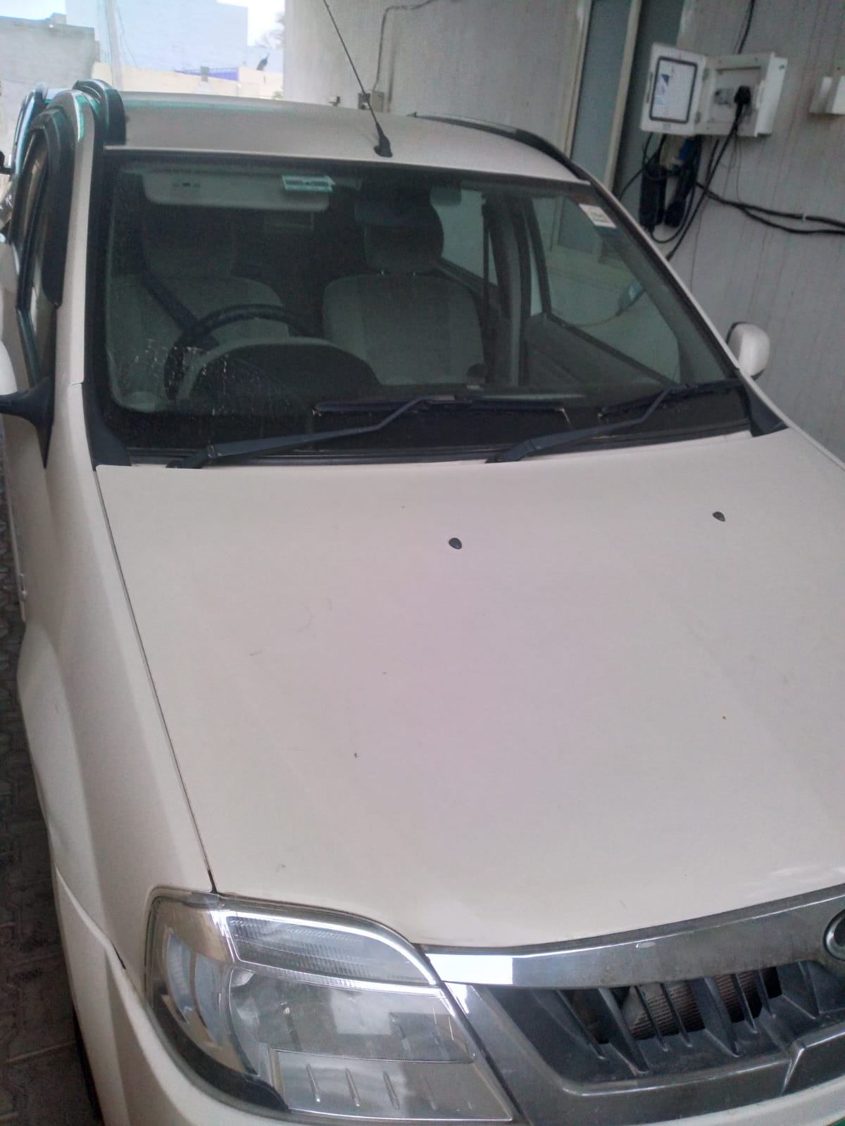 Mahindra E-Verito thumbnail 3