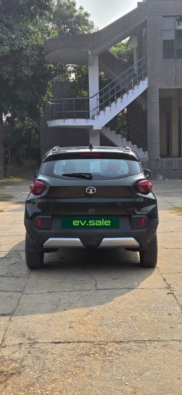 Tata Punch EV Empowered Plus S thumbnail 3