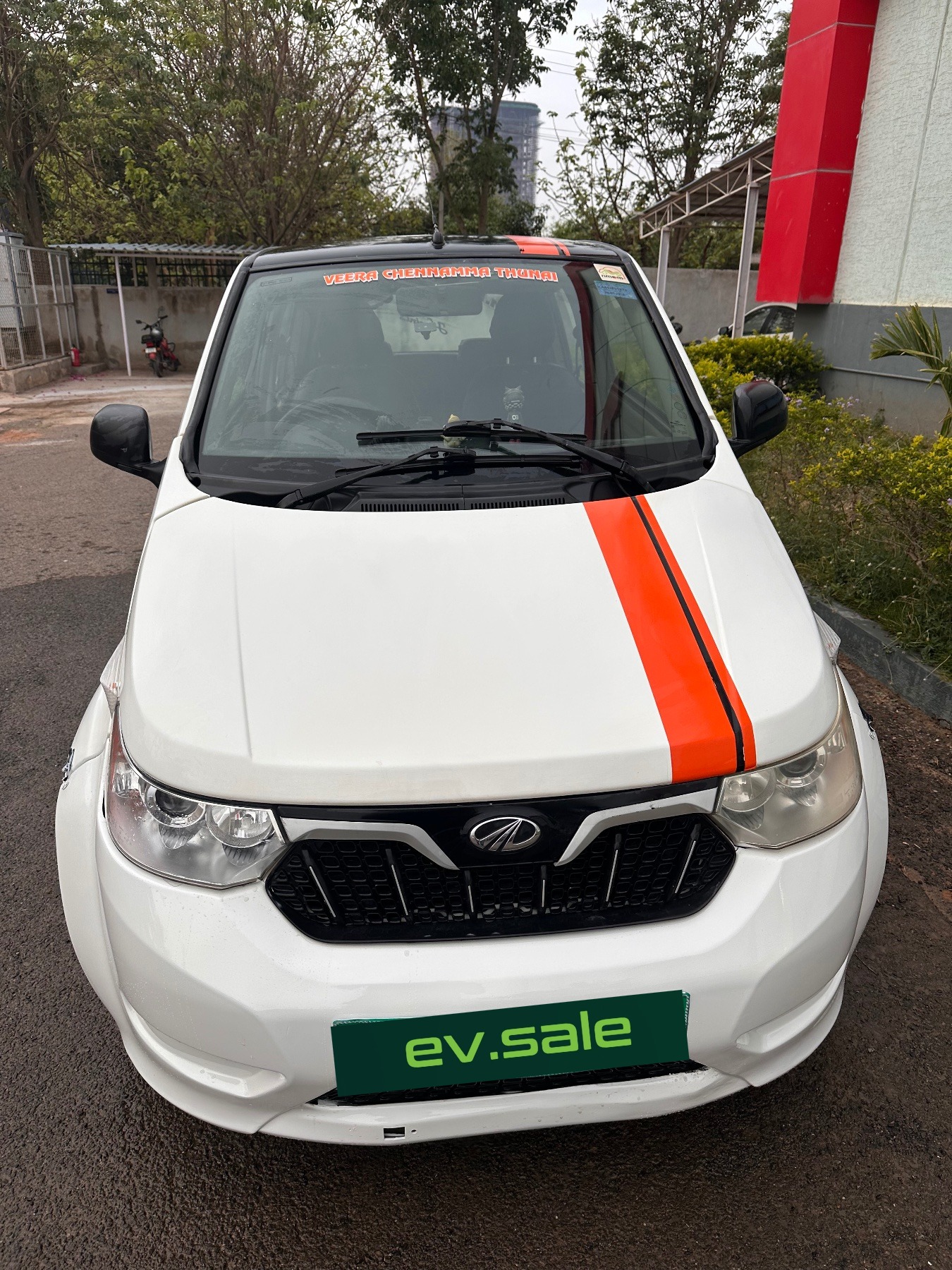 Mahindra E2O Plus P4