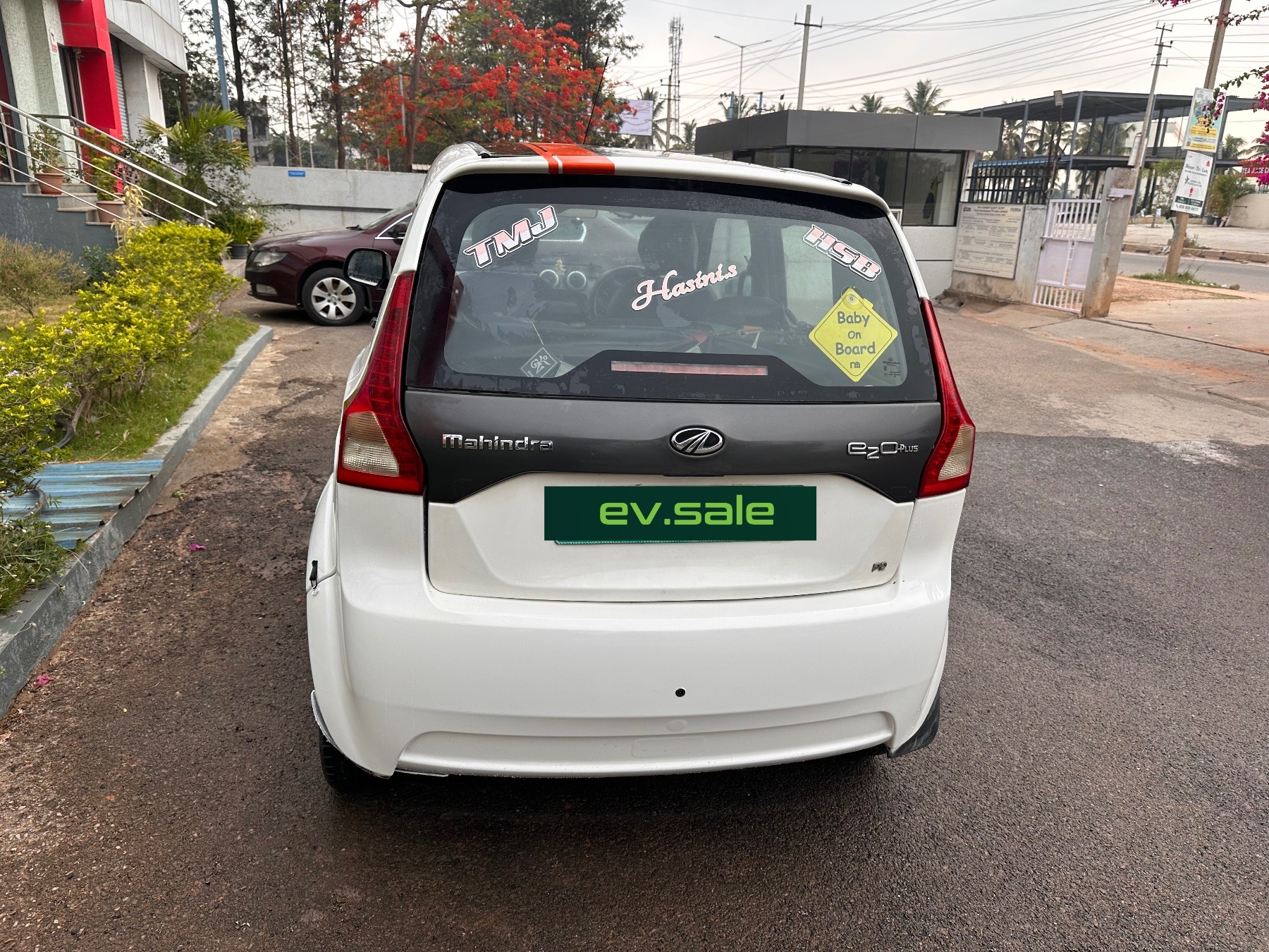 Mahindra E2O Plus P4 thumbnail 3