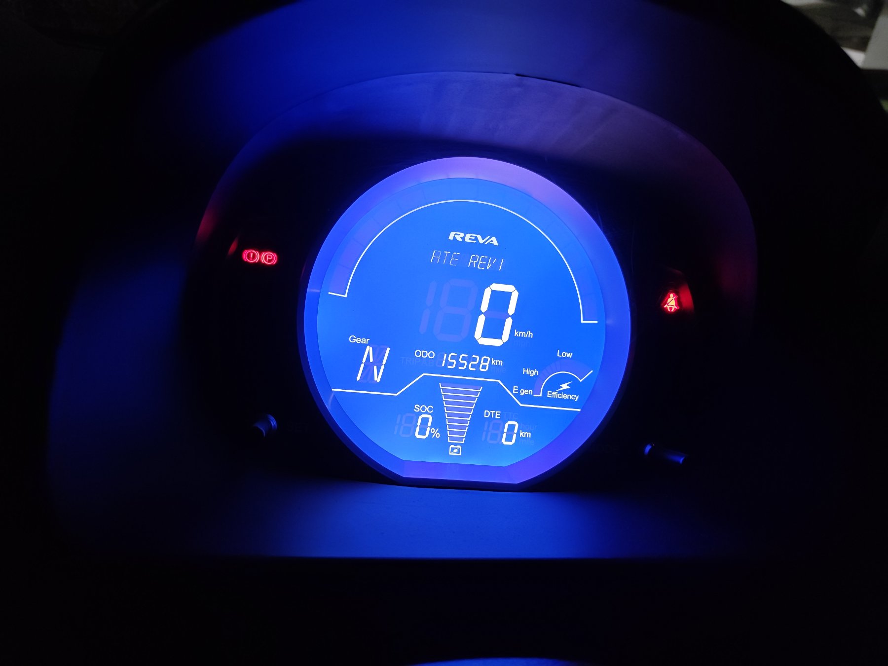 Mahindra E2O Plus P4 thumbnail 2