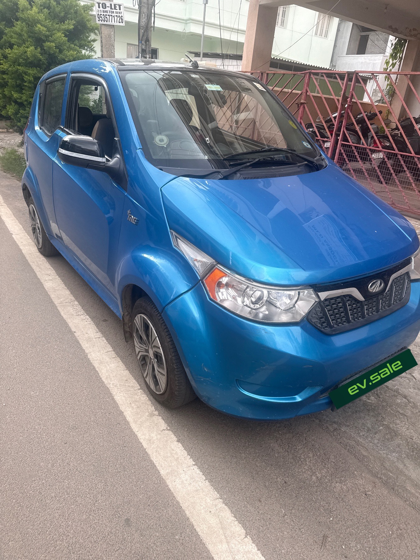 Mahindra E2O Plus P4