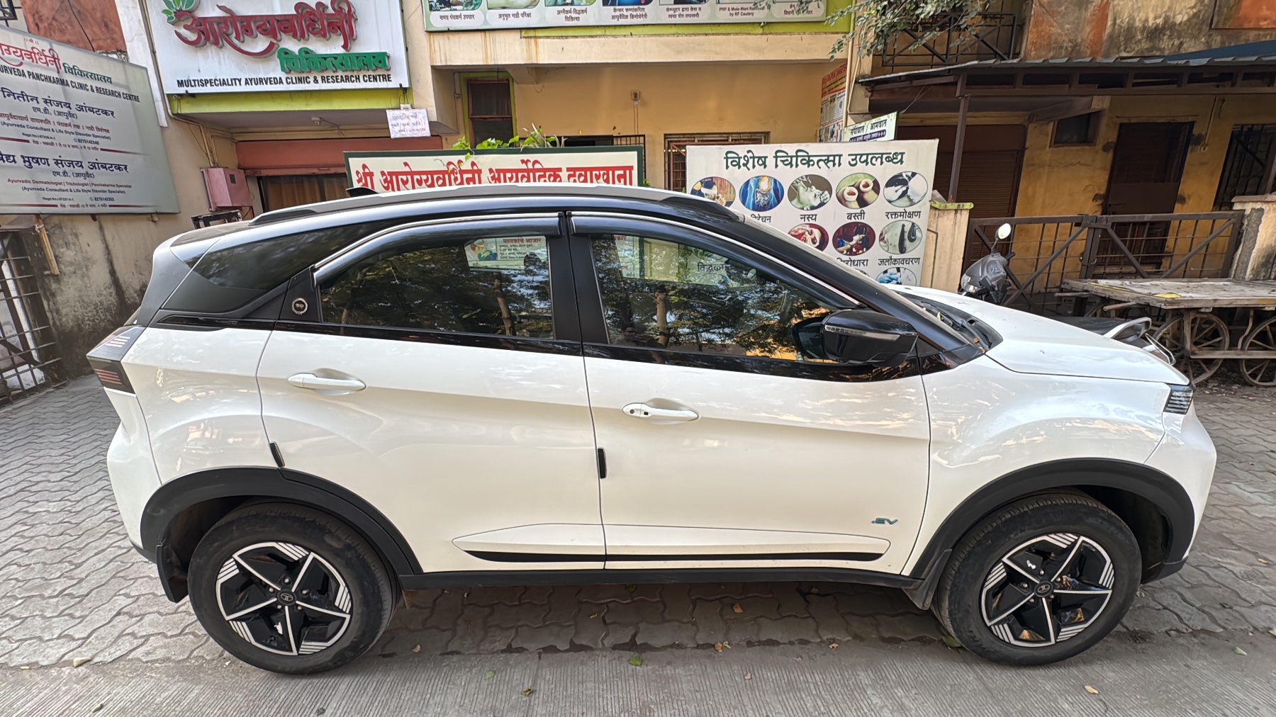 Tata Nexon EV Empowered Plus A thumbnail 3