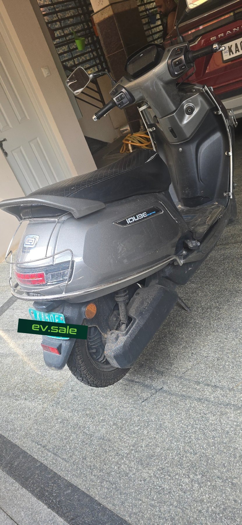 Tvs iQube 2.2 kWh thumbnail 5
