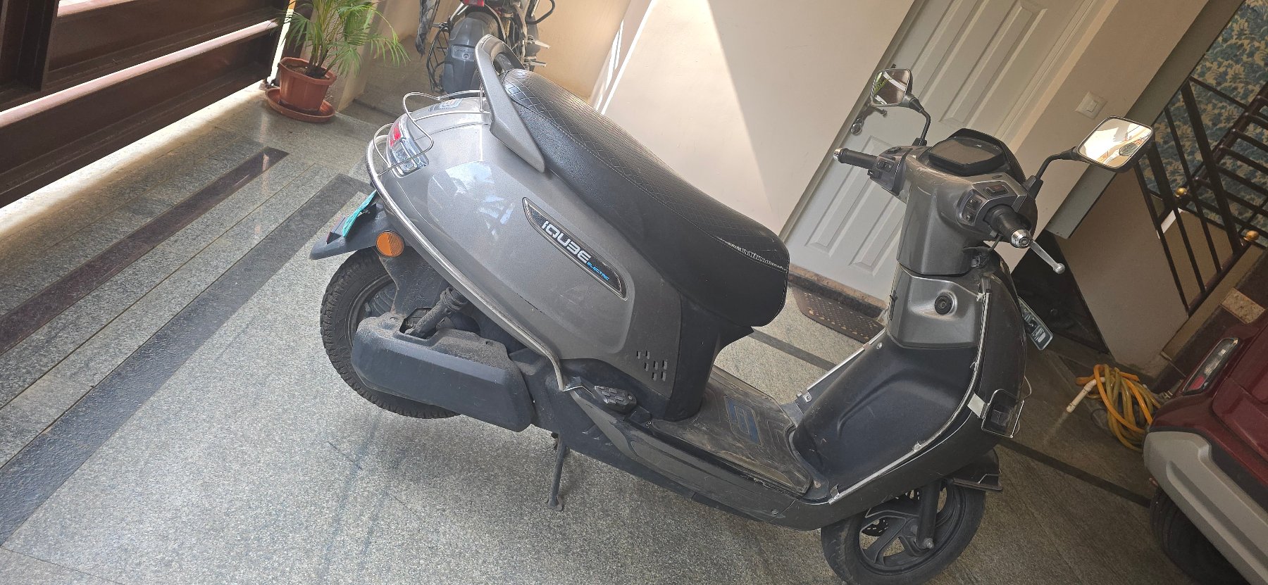 Tvs iQube 2.2 kWh thumbnail 6