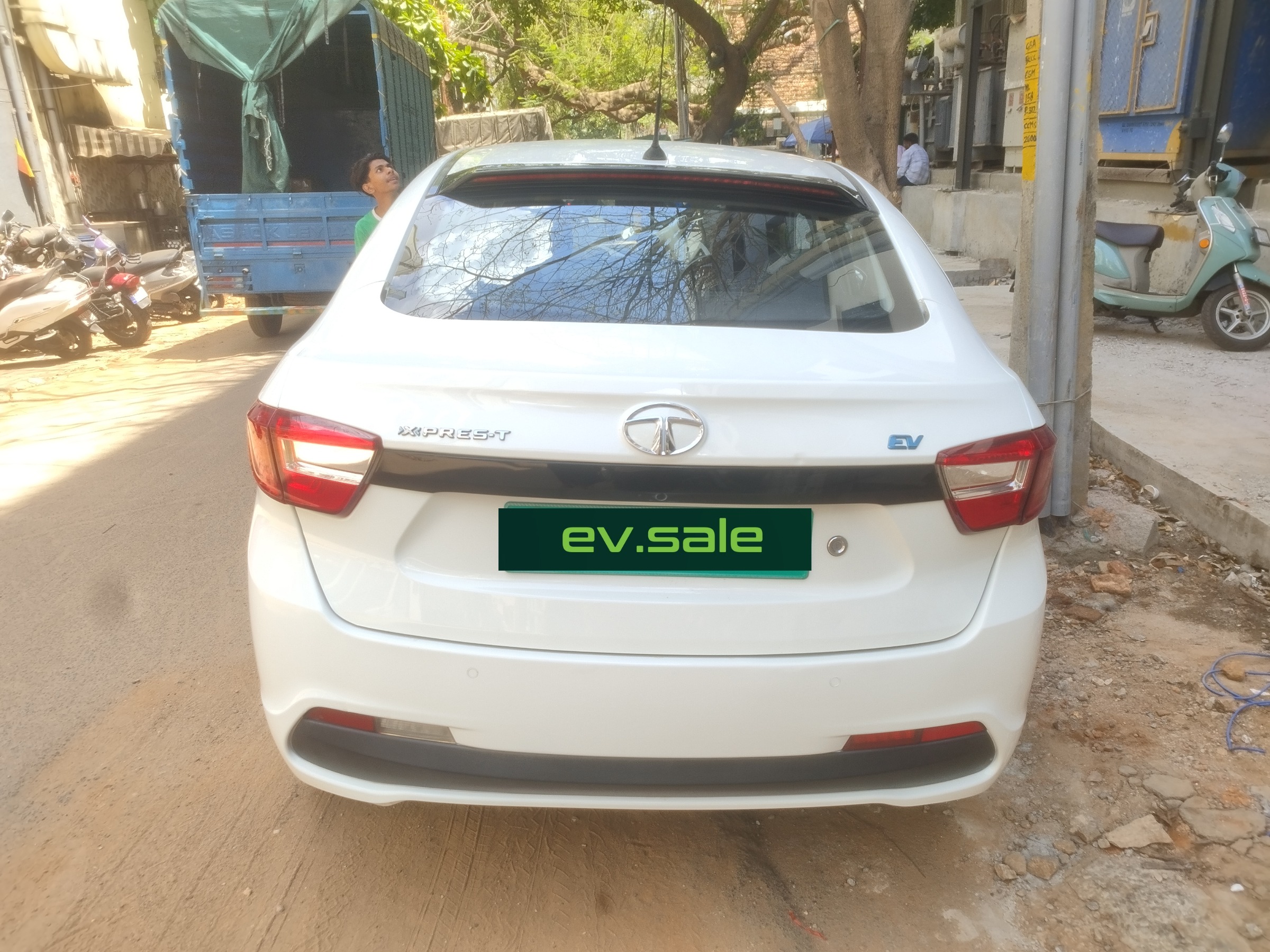 Tata Tigor EV Xe thumbnail 3