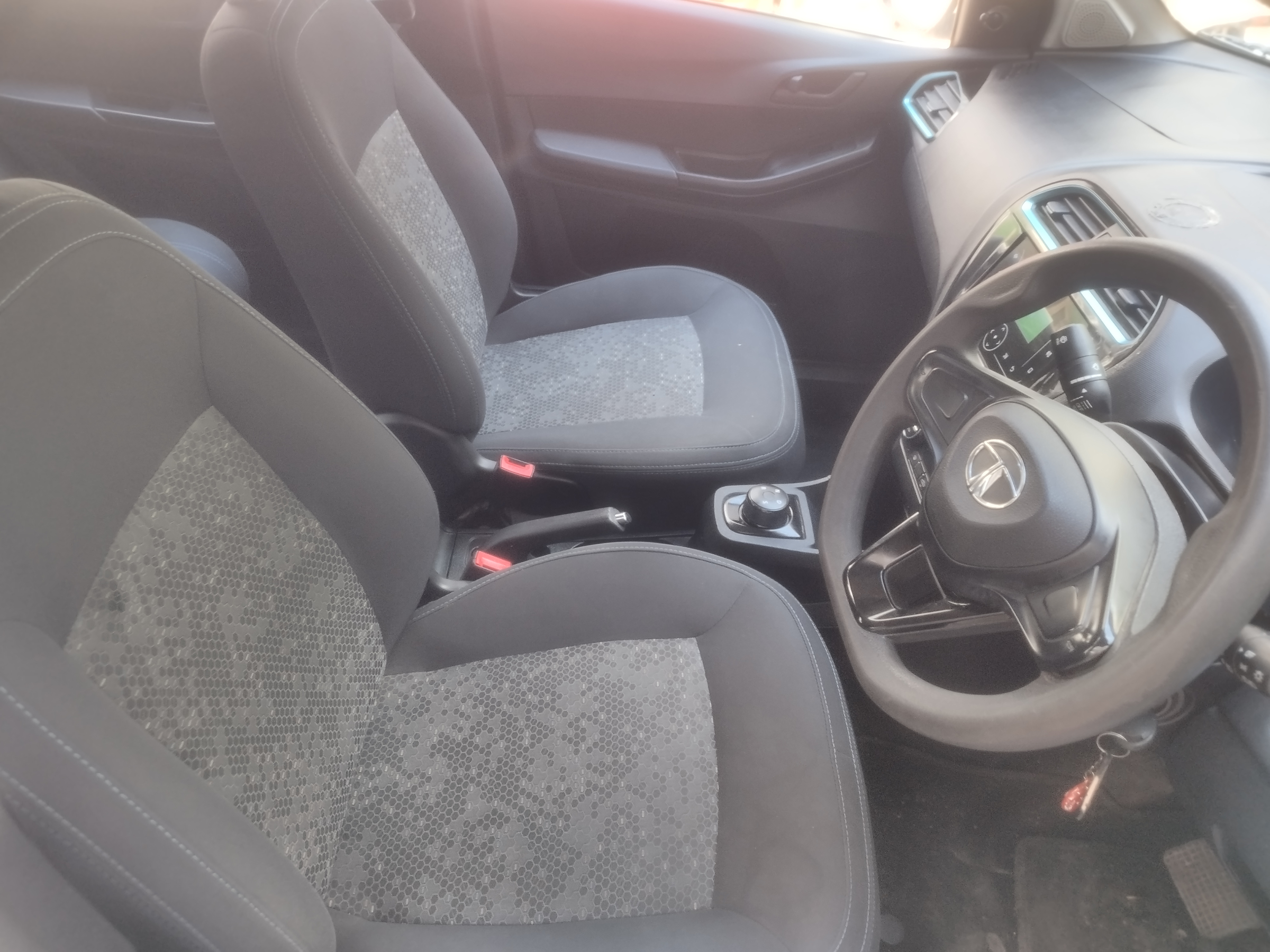 Tata Tigor EV Xe thumbnail 8