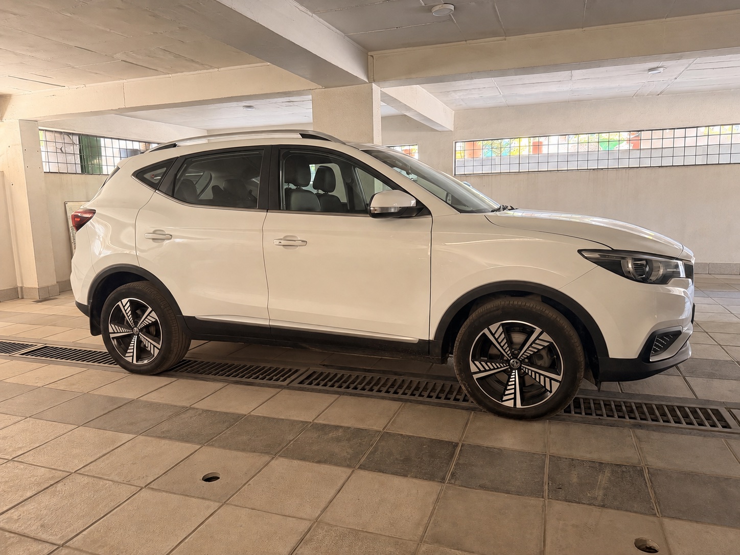 MG Zs EV Exclusive Plus 50.3 kWh thumbnail 3