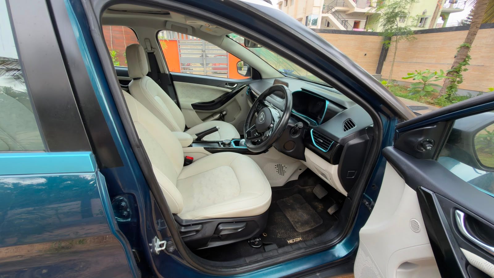 Tata Nexon EV Fearless thumbnail 2