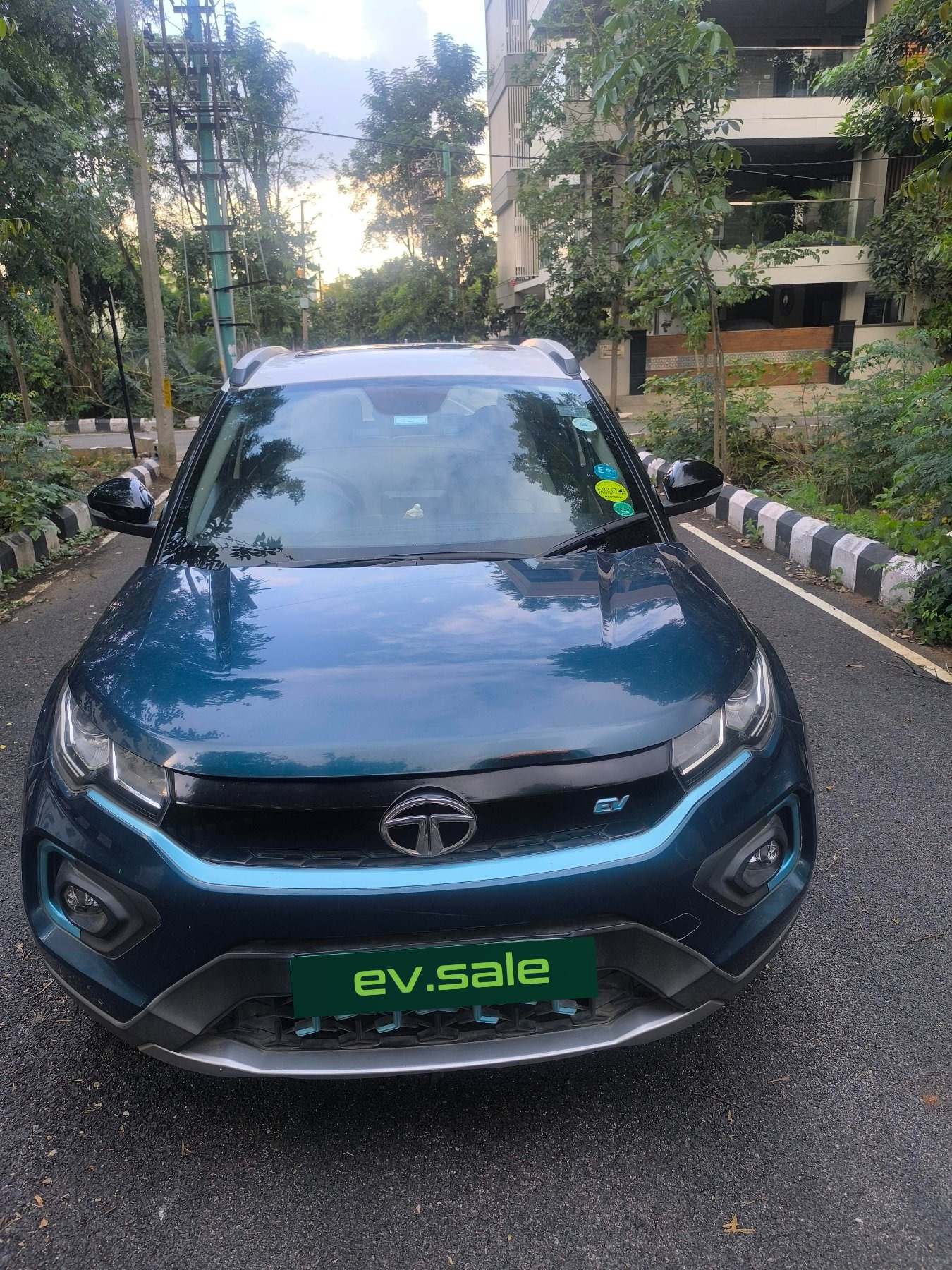 Tata Nexon EV Empowered Plus A thumbnail 10
