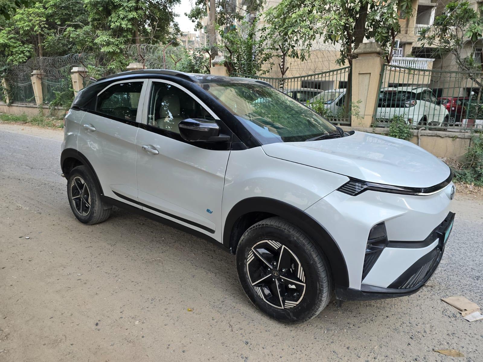 Tata Nexon EV Empowered thumbnail 3