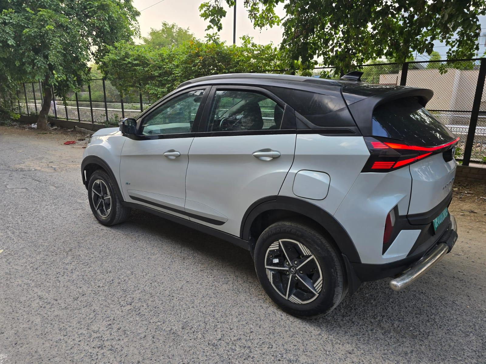 Tata Nexon EV Empowered thumbnail 4