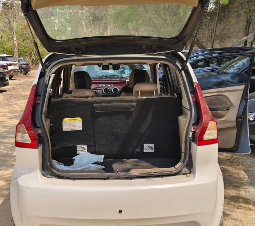 Mahindra E2O Plus P4 thumbnail 3