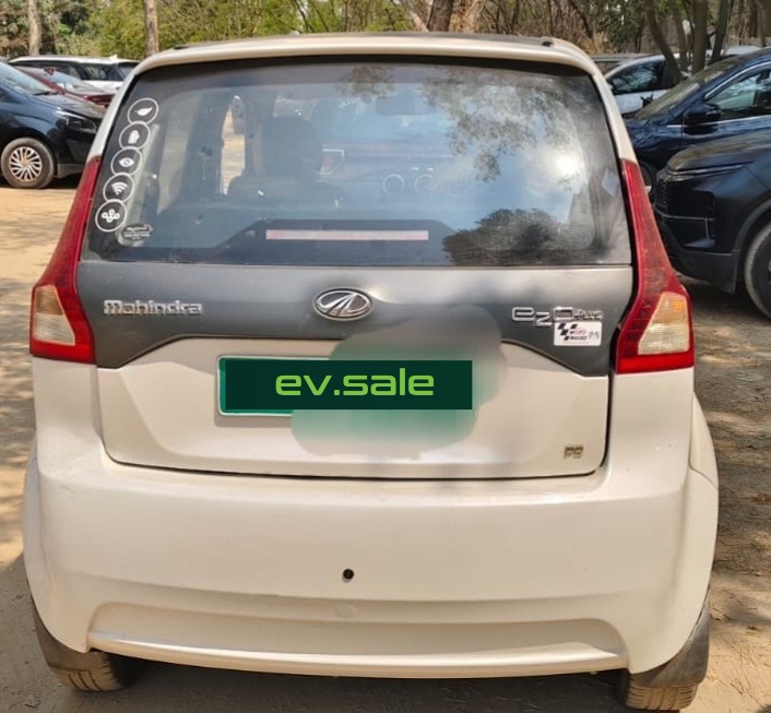 Mahindra E2O Plus P4 thumbnail 5