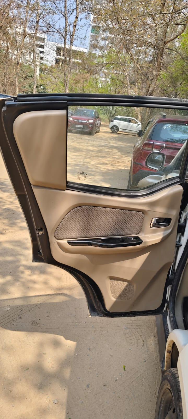 Mahindra E2O Plus P4 thumbnail 6