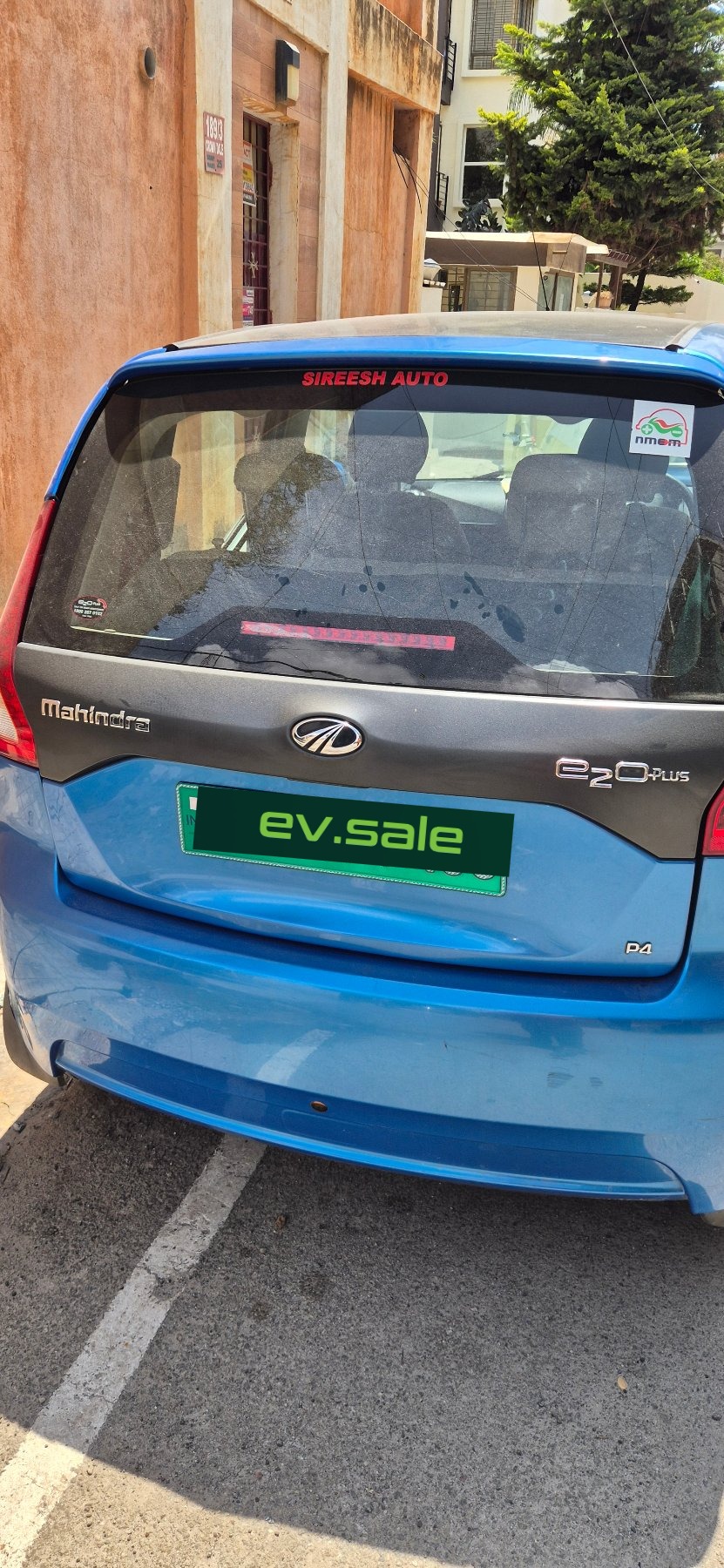 Mahindra E2O Plus P4 thumbnail 3