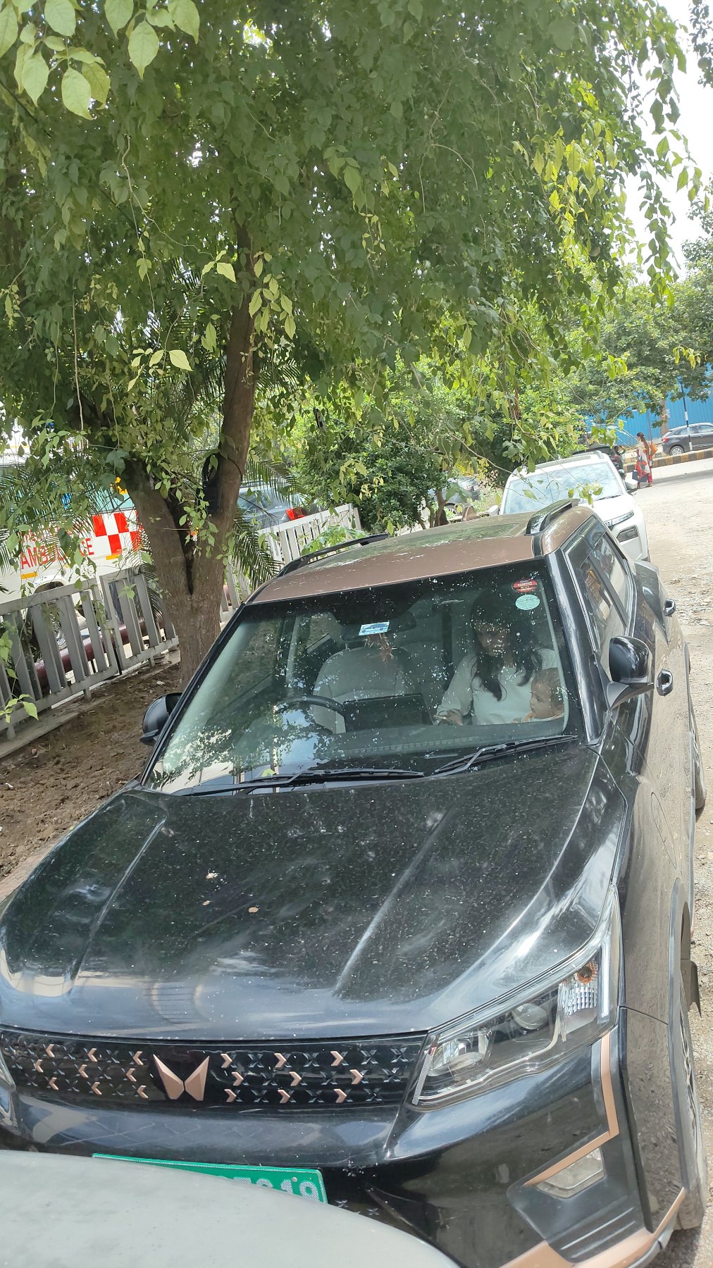 Mahindra XUV400 El Pro thumbnail 2