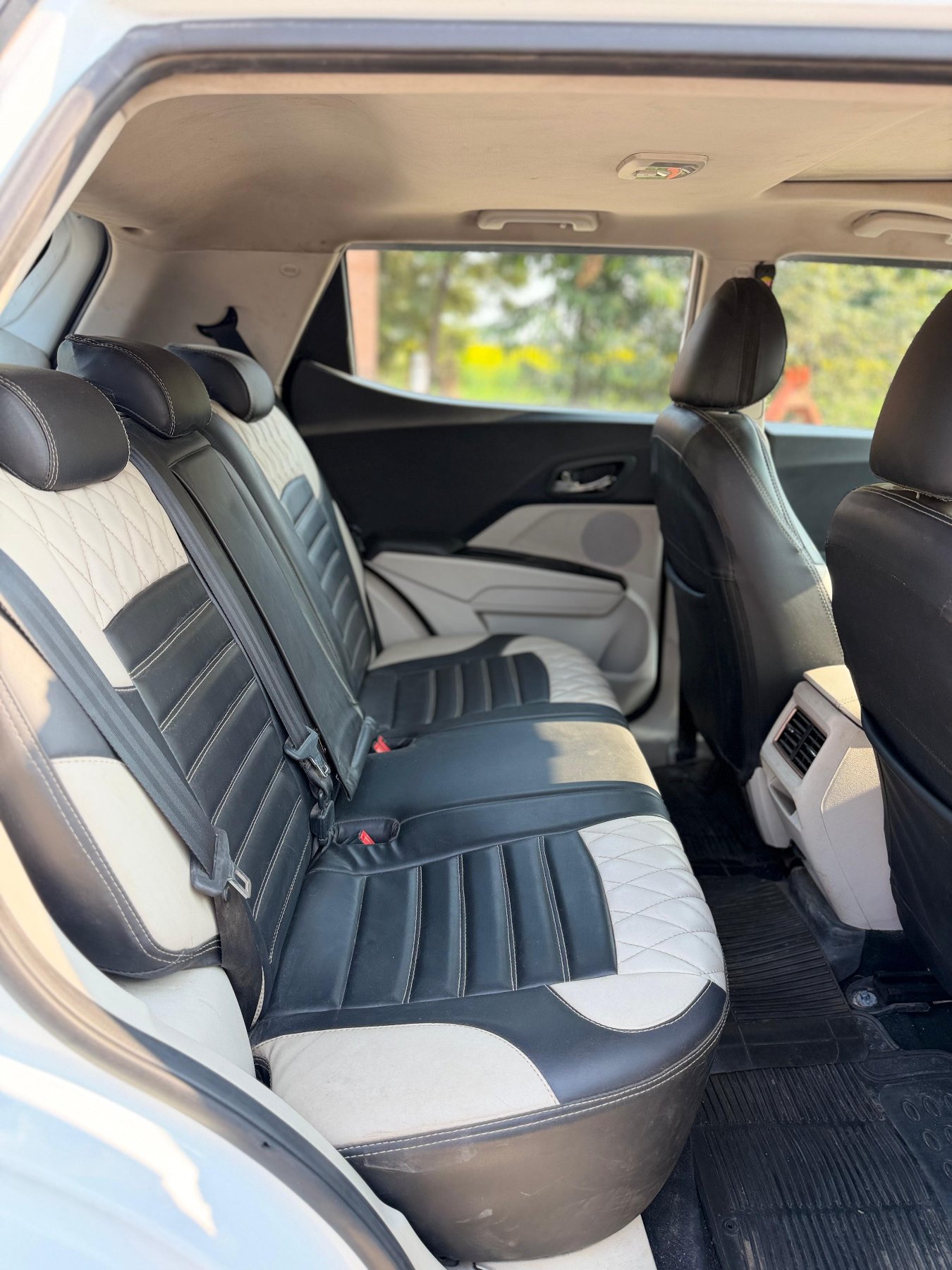 Mahindra XUV400 El Pro thumbnail 6